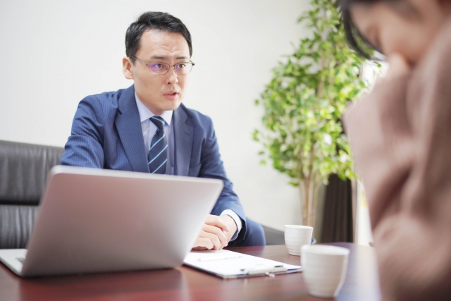 探偵に相談している依頼者